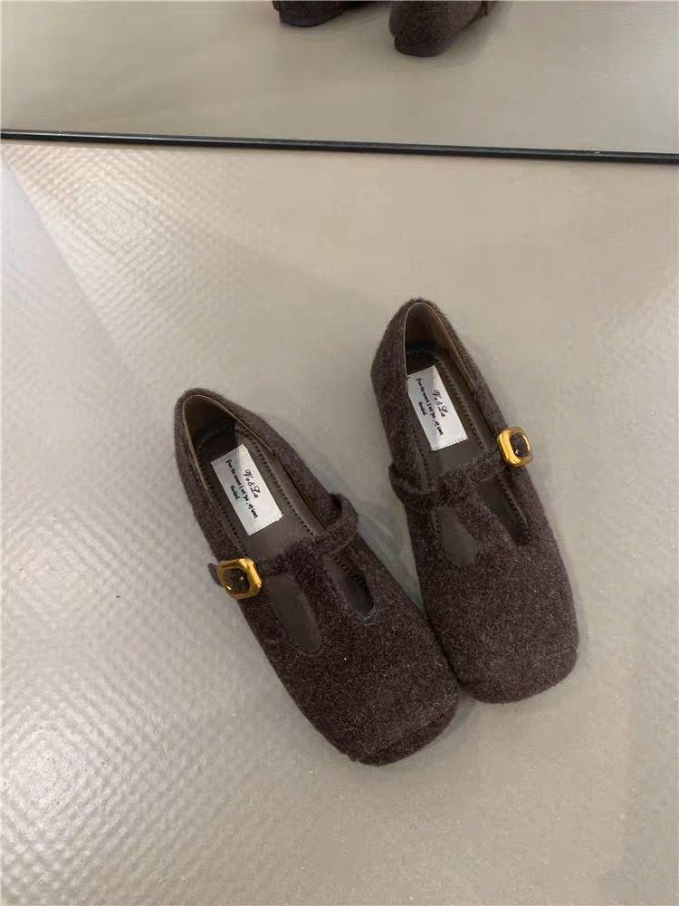 

Высококачественные пушистые туфли в зарубежном стиле для верхней женской одежды, новинка 2025 года на осень и зиму, французские ретро-темпераментные туфли Мэри Джейн на плоской подошве 40