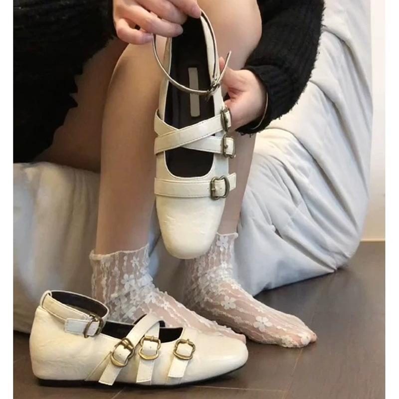 Single shoes women's new spring women's shoes retro small leather shoes shallow mouth Mary Jane shoes inner height increase heels fashion