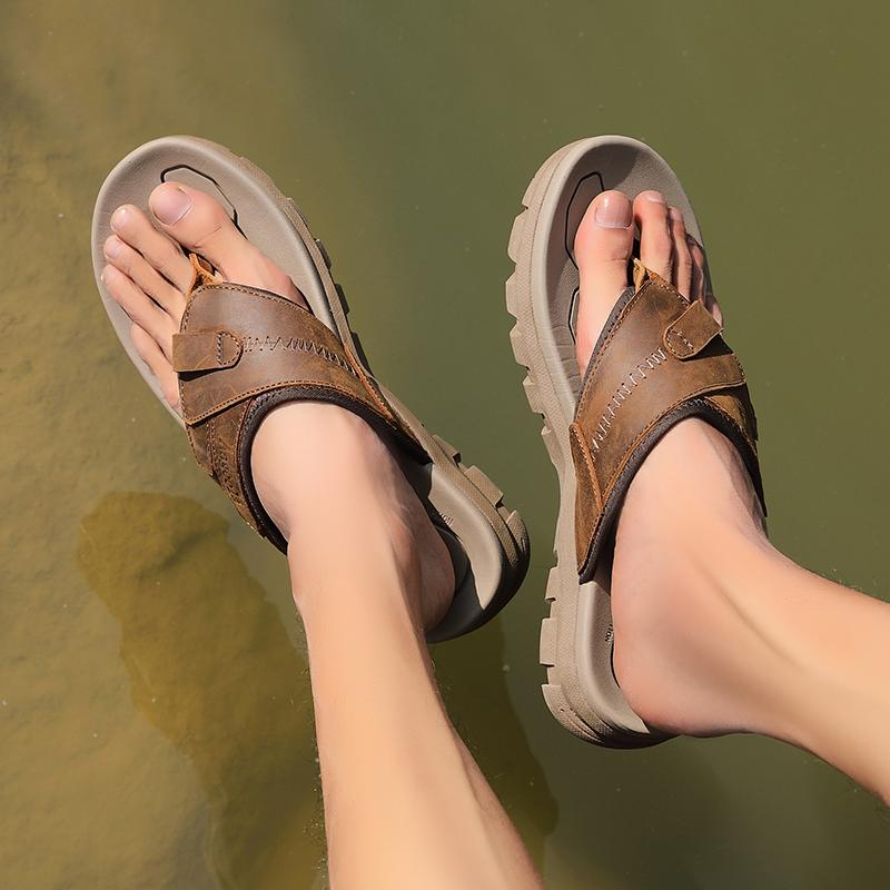 Fashion Solid-color Lightweight Men's Leather Flip-flops  Summer Casual Anti-slip Slippers  Outdoor Comfortable Soft-soled Flat Slippers