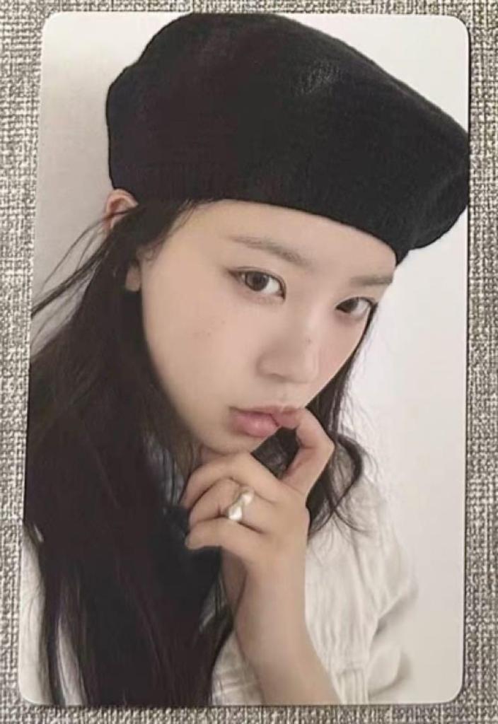 [USED] ILLIT Mocha bomb China's first direct order yizhiyu1.0 limited trading card