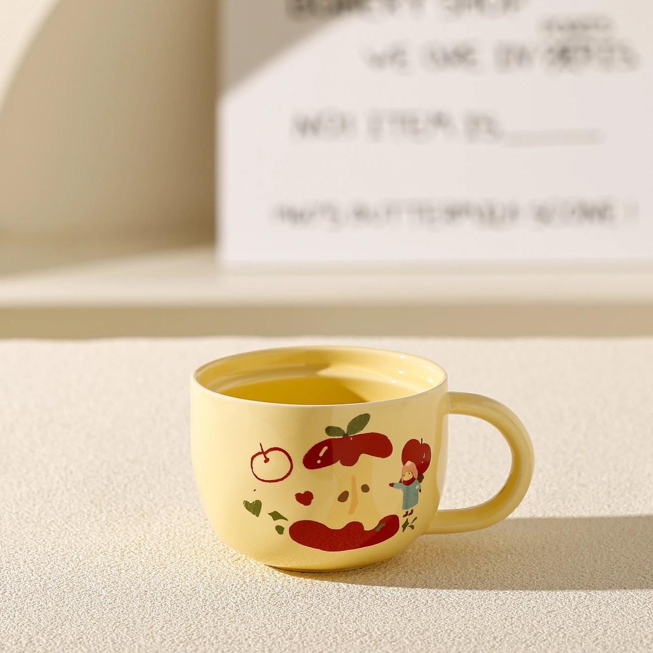 

Cute Apple Ceramic Cup with Lid Spoon Gift Box Creative Household Water Cup for Girls Super Cute Souvenir Gift Cup 401-500ml