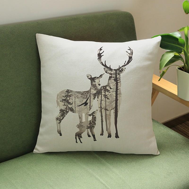 2018 New Decorative Moose Elk Deer Print Sofa Throw Pillows Fortune Throne Deer Head Car Seat Back Cushion Home Decor 45x45cm