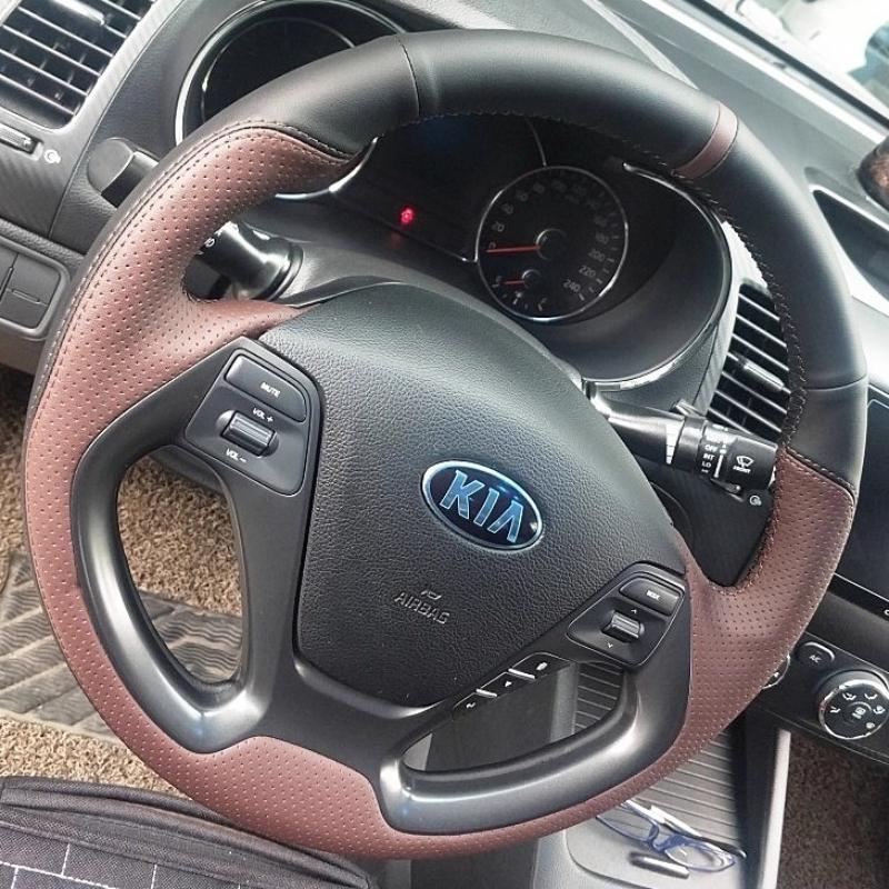 Pro Kia K3 2013 K2 2015 Ceed Cee'd 2013 2014 Ručně šitý Protiskluzový Černý bílý Kožený Potah na volant auta