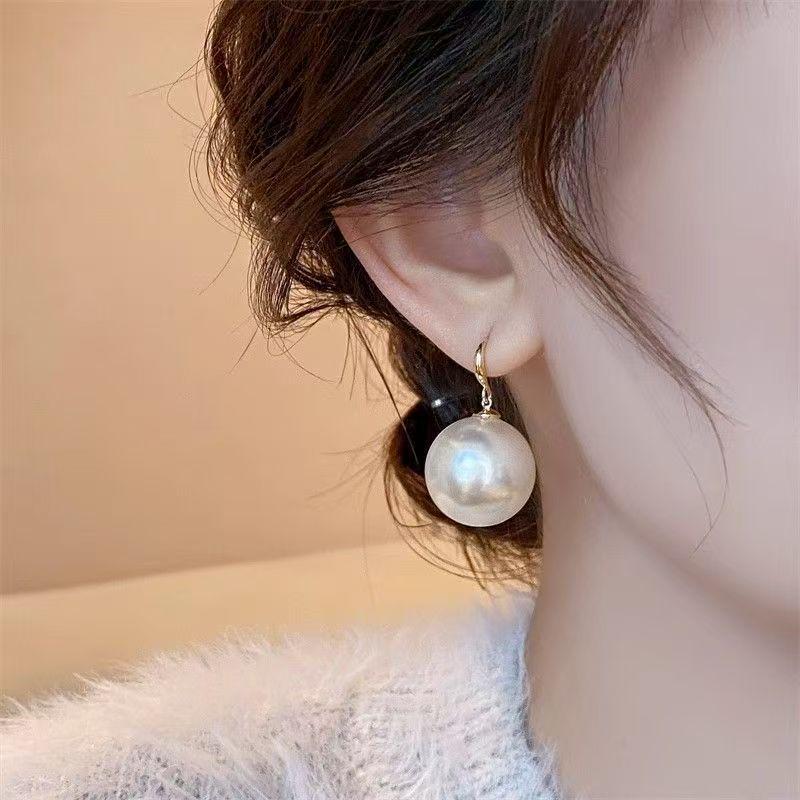 2025 High-End Luxury Pearl Stud Earrings for Women - Unique, Versatile, and Stylish