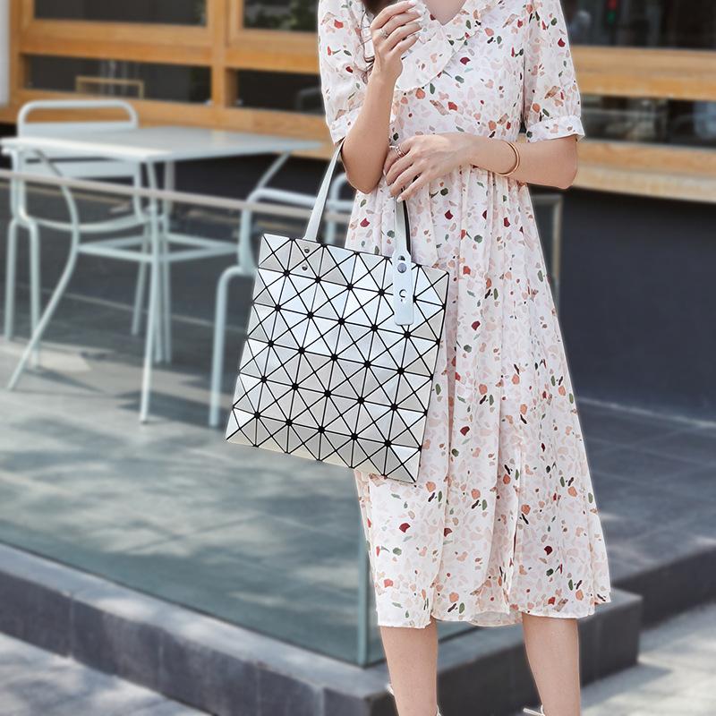 

New Japanese and Korean Women s Bags, Fashionable and Simple Portable Shoulder Bags, Women s Versatile Geometric Diamond Tote Bags срібний