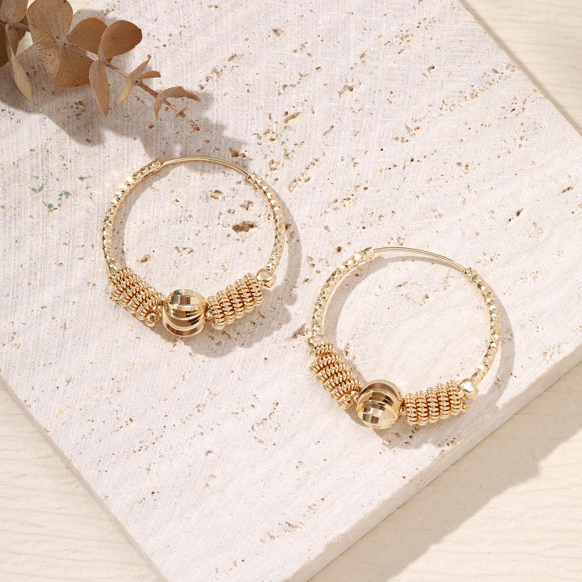 

European and American Fashionable Screw Thread Bead Earrings - Versatile Copper Hoops for Women золотий