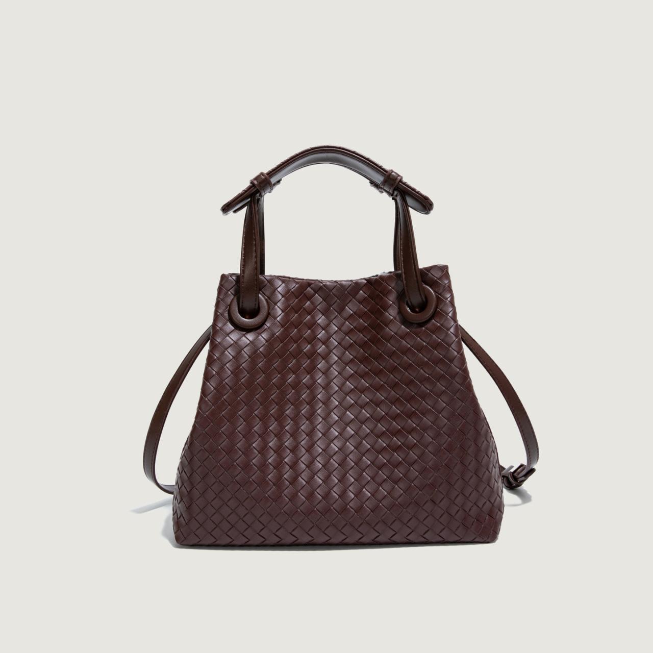 

European and American retro bags women s niche woven handbags, high-end shoulder bucket bags, large-capacity messenger bags темный кофе
