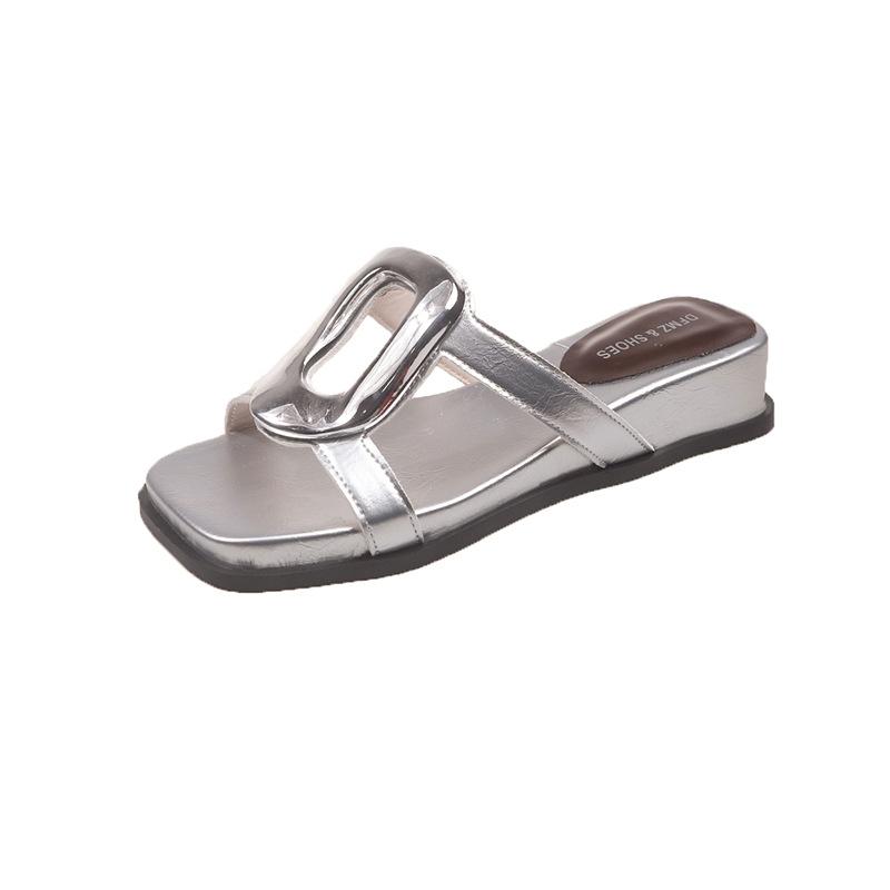 

Нишевые металлические туфли-шлепанцы с квадратной пряжкой и открытым носком, летняя обувь, новые повседневные туфли на плоской подошве с квадратным носком, крутые шлепанцы 39 серебряный