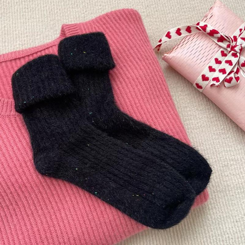 

Idea Yarn Plush Socks Medium Tube Socks Tide Season Thickened Warm Personalized Furry Socks One size fits all чорний