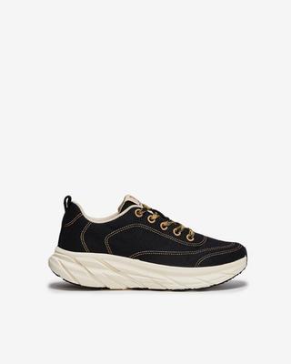 Young Age Women Mary Cloud Sneakers Black