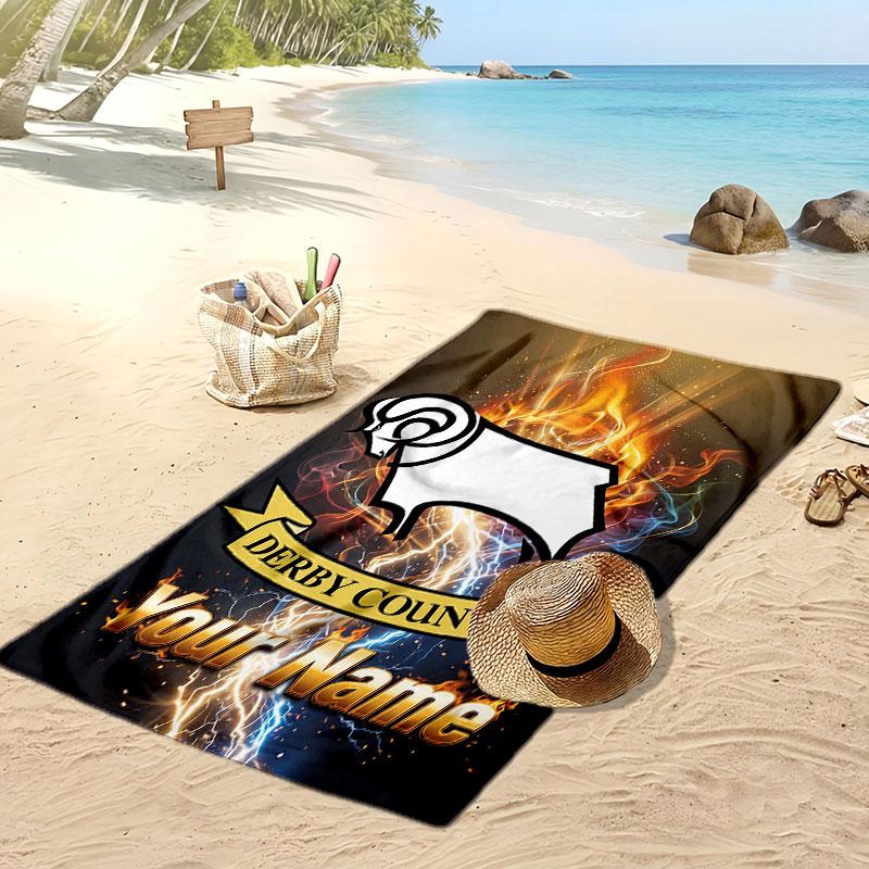 Toalla de Playa Personalizada Estampada Derby County Logo de Fútbol Apoyo Nombre Personalizado Texto Toalla Absorbente Para Deporte Viaje Regalo Especial