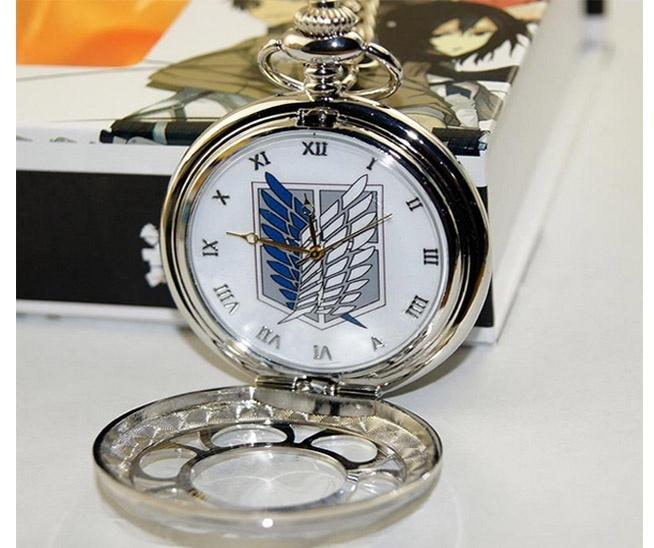 Anime Shingeki no Kyojin Kapesní hodinky Průzkumný sbor Modrobílý znak s krabičkou Dárek