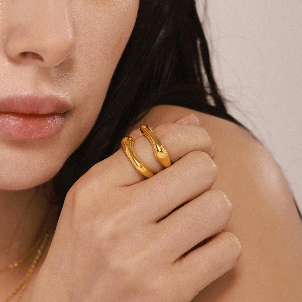 Qiong Yao 18K Gold Plated Twisted Pattern Stainless Steel Ring