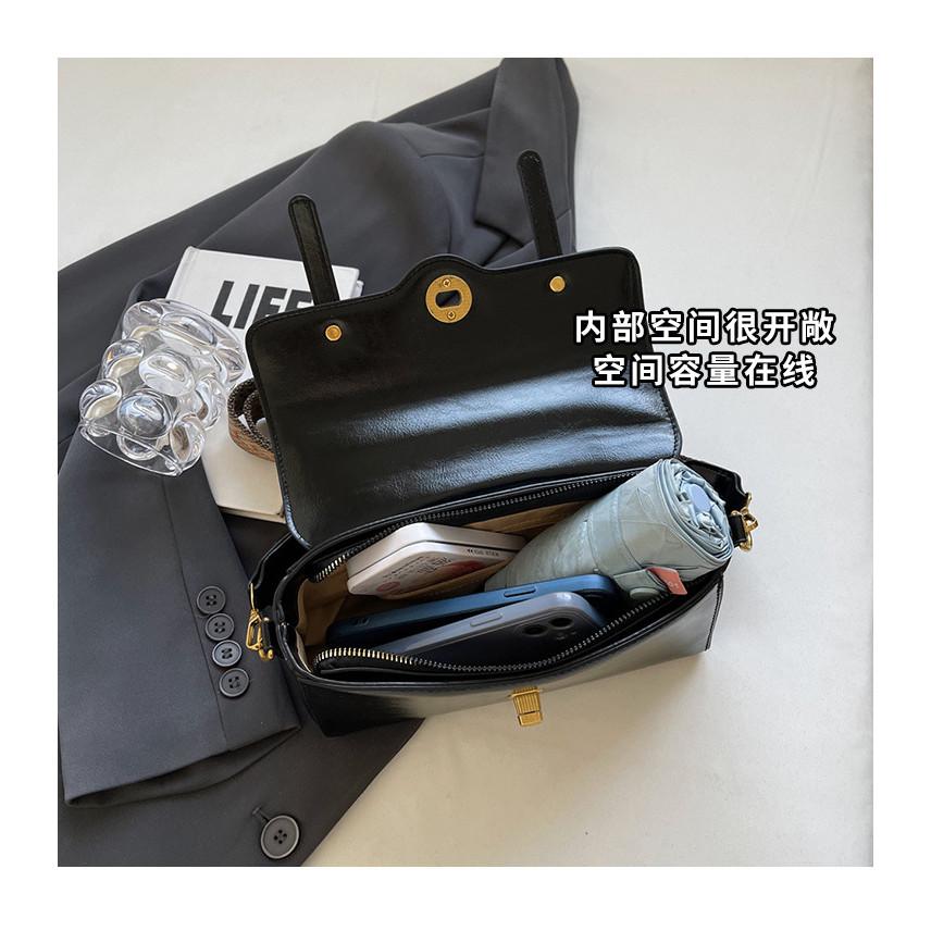 Ielgy French Niche Retro Cambridge Handbag Fashion One-Shoulder Messenger Bag
