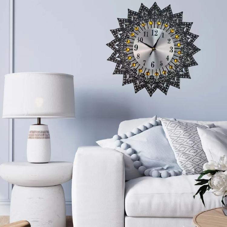 Multipurpose Quiet Movement European Wall Clock Metal Frame Geometric Heart Design Battery Operated For Home Decors Gift