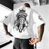 Stylowy Biały Bawełniany T-Shirt Oversize z Czarno-Białym Graficznym Nadrukiem z Postacią Ryomen Sukuna z Anime Jujutsu Kaisen
