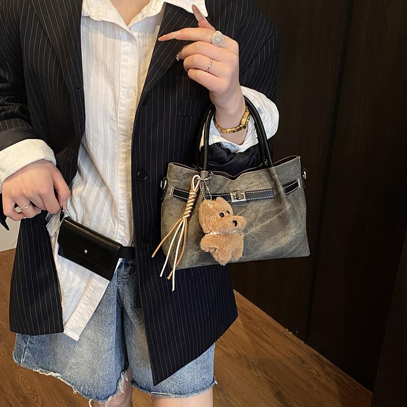 Urban Style Water Bucket Shoulder Bag For Women With Details And Zipper