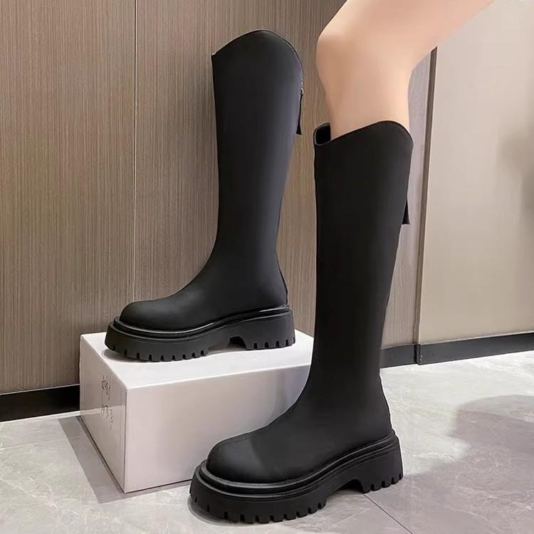 

Слоново-серые ботинки женские 2025 осень и зима новые на толстой подошве с V-образным вырезом тонкие ботинки Мартина корейская версия высоких рыцарских ботинок 40