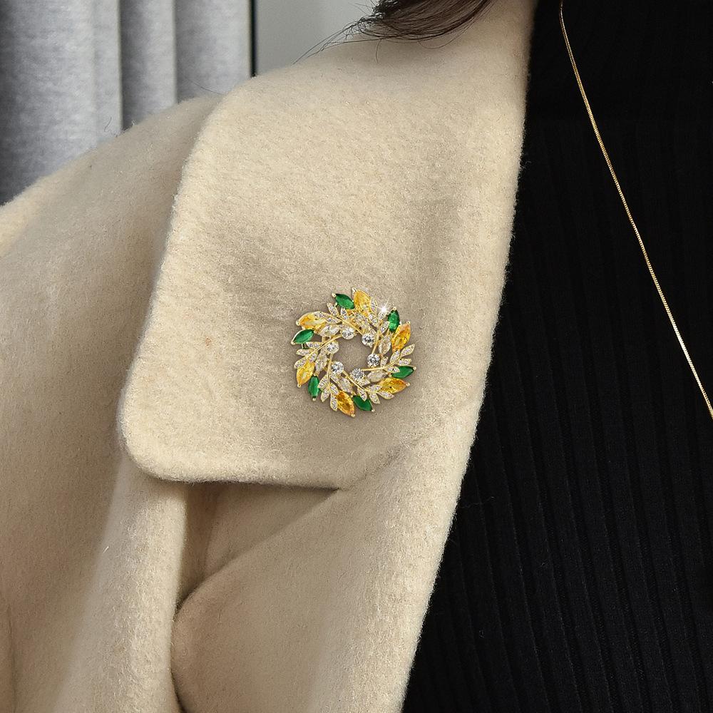 2023 Flower Sweater Chain Multi-Crystal Combination Long Temperament Necklace Corsage One Two Wear