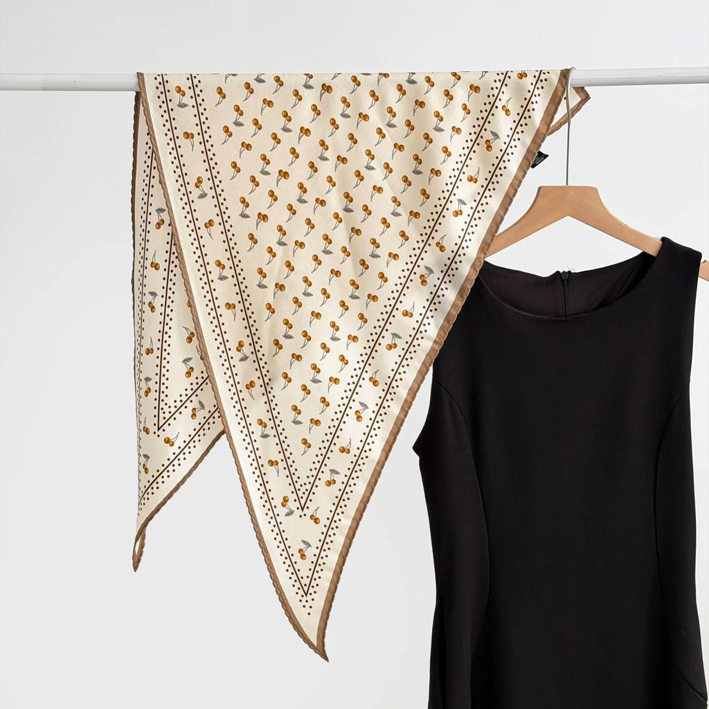 Fashion new autumn and winter silk wool triangle towel collection women's warm retro mulberry silk shawl decorative shawl