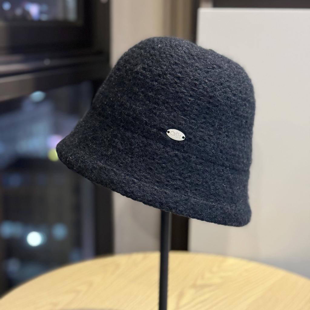 כובע סרוג אלגנטי בסגנון יפני חדש לנשים, סתיו וחורף, חם ויפה, כובע דלי מצמר, כובע פישרמן טרנדי עם סימן עגול קטן