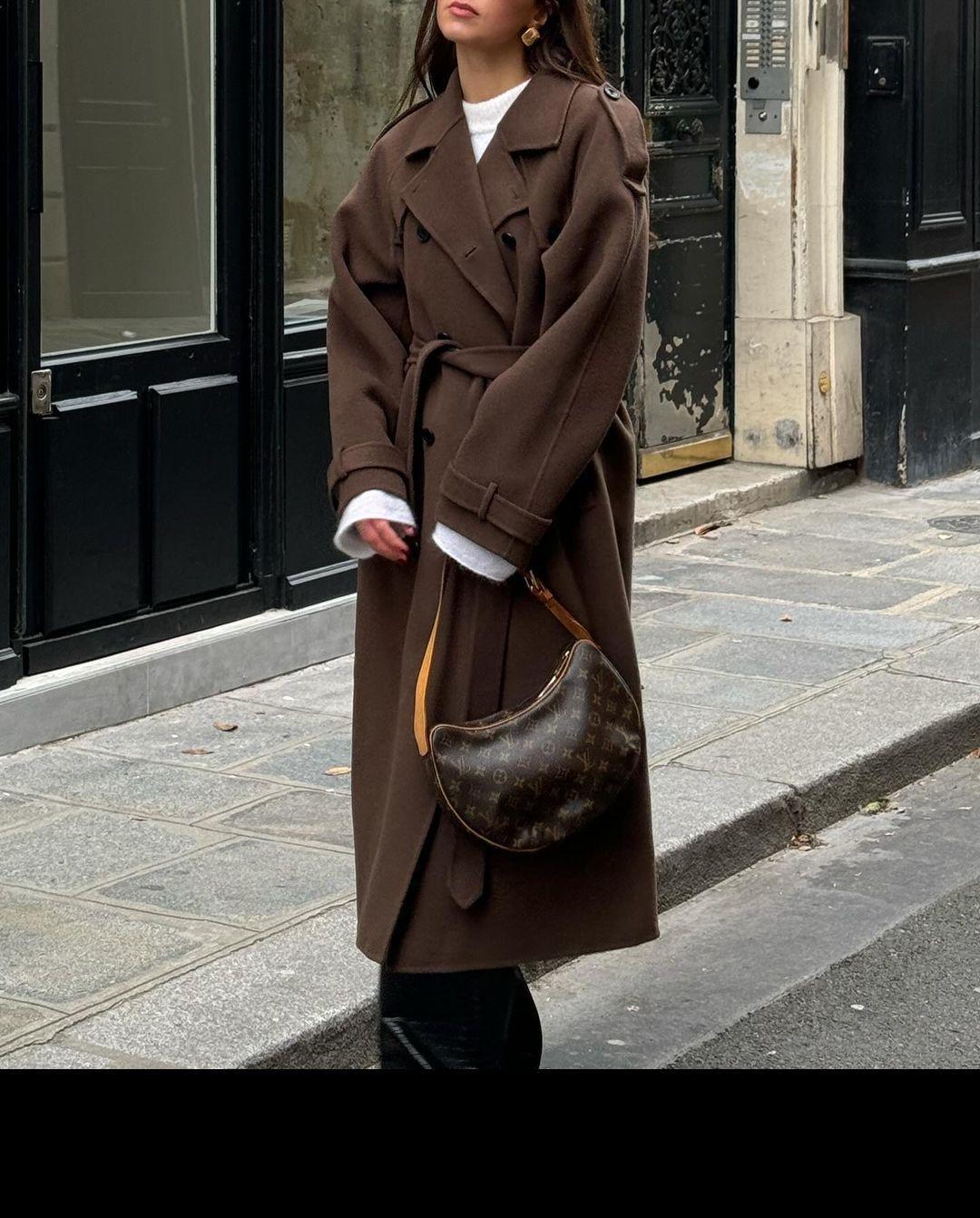 

Жіночий чорний довгий тренч з лацканами з виїмкою та двобортними ґудзиками L темно-коричневого кольору