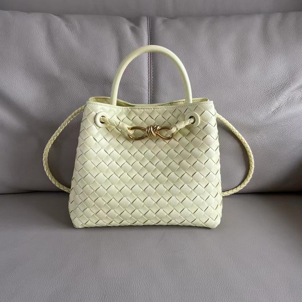 Niche metal rope buckle woven tote bag leather shoulder handheld women's bag large capacity retro old money wind tote