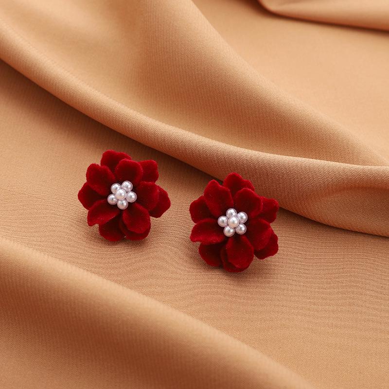Pearl Mosquito Coil Disc Ear Clips: No-Pierce, Elegant French-Style Earrings for Women