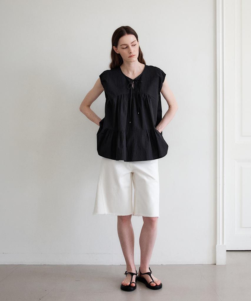 THEELO Curved Bermuda Shorts (Ivory)