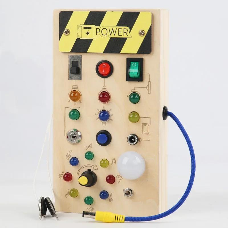 Montessori Busy Board Senzorické hračky Dřevěné s LED světelným spínačem Kontrolní panel Cestovní aktivity Dětské hry pro 2-4 roky