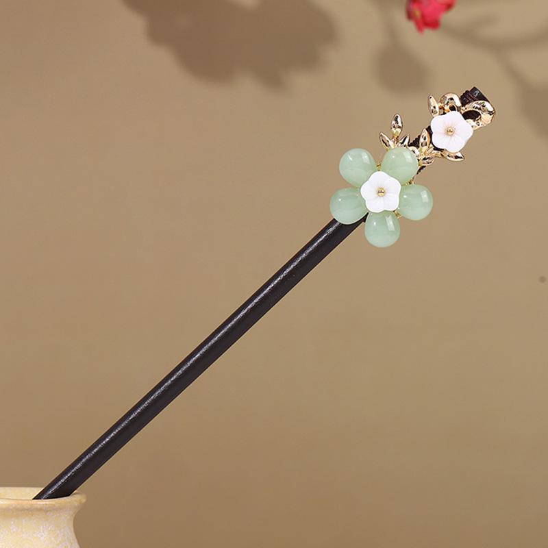 Vintage-Style Ebony Imitation Hairpin with Tassels and Wooden Step-Shaking Design for Hanfu and Ancient Costume Accessories