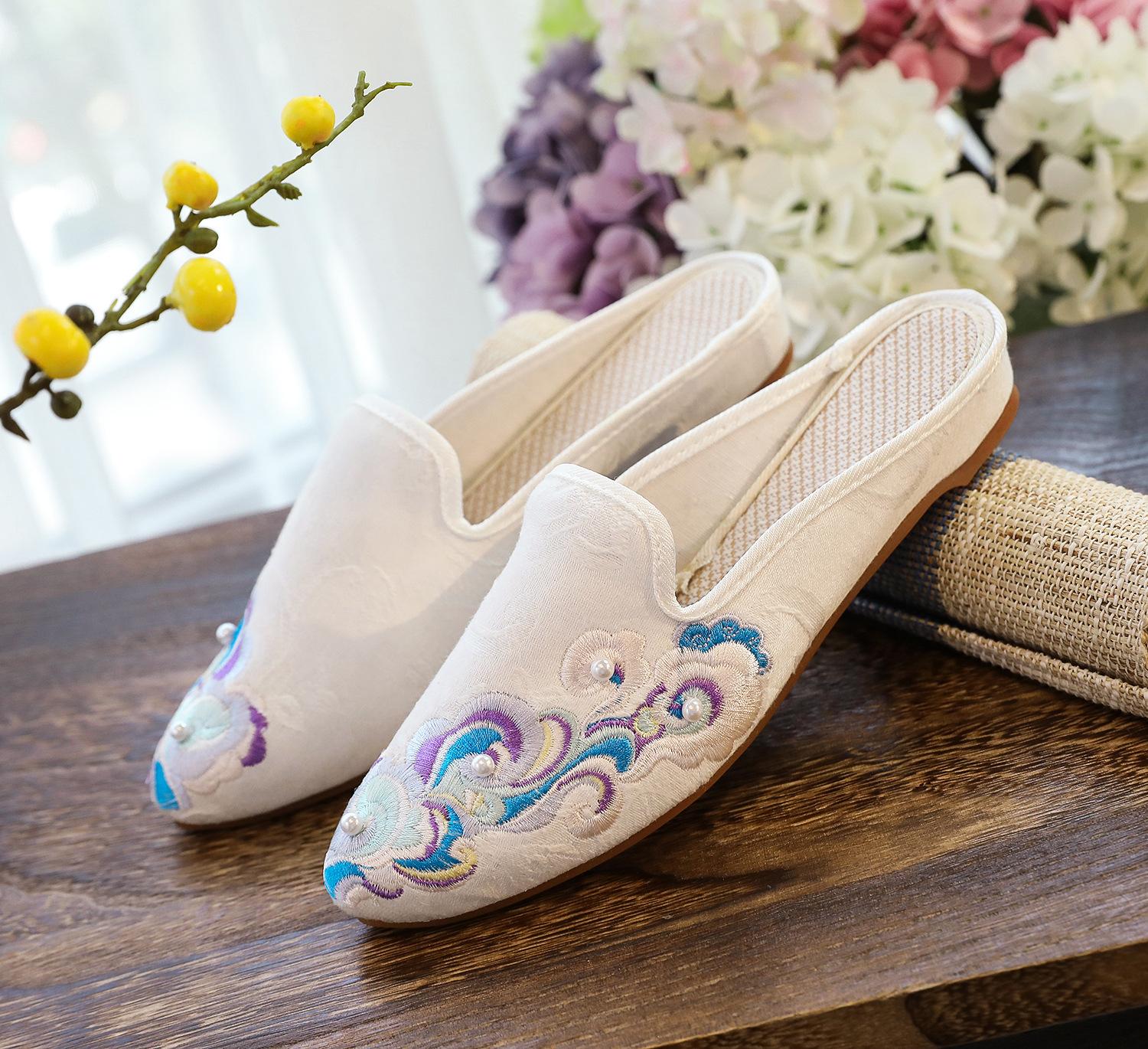 

Тапочки женские зимние теплые хлопковые туфли вышитые плоские мюли удобные мягкие легкие женские тапочки с острым носком шлепанцы женские 41