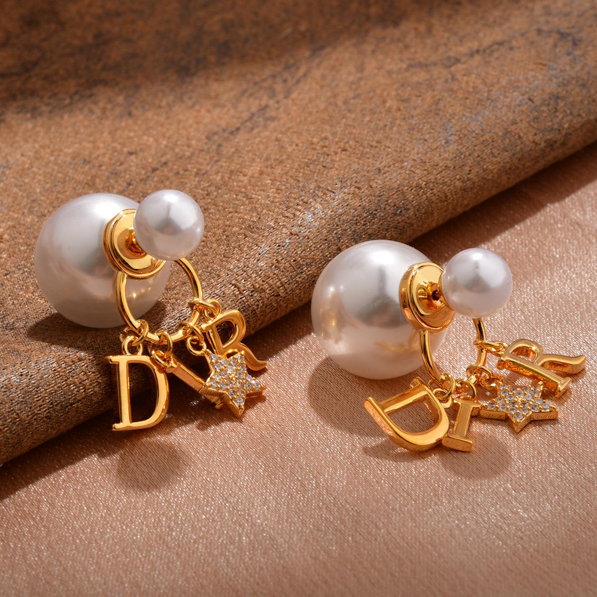 

Серьги Французский Жемчуг, Пусеты в виде букв с бриллиантами, Классические эффектные серьги, Роскошные украшения