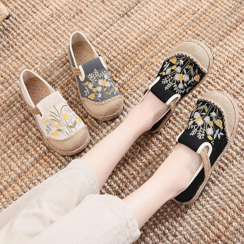 Tang Chen low-heeled round head Chinese style shallow mouth retro flat shoes, square dance performance Hanfu embroidered shoes women