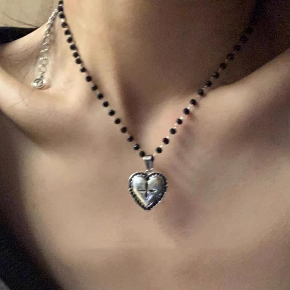 Hip-hop Punk Sliver Color Cross Heart Shape Pendant Irregular Black Artificial Crystal Bead Necklace for Men Women Trend Jewelry