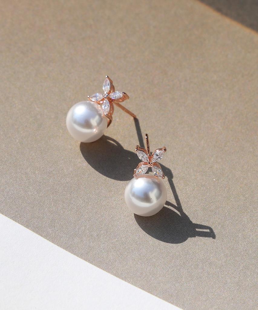 Paul Brial Pointed Pearl Earrings Pybe0278