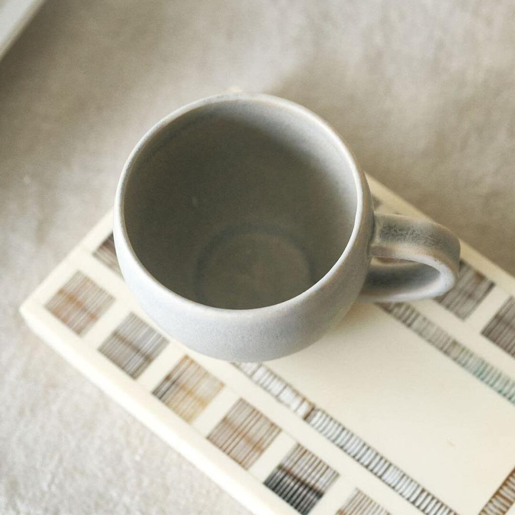 A Pair of 320ml Mugs with a Crystalline The Nuanced Shapes and Nuanced Colors of Gray and Pink Make a Perfect Microwave and Dishwasher Made In Japan