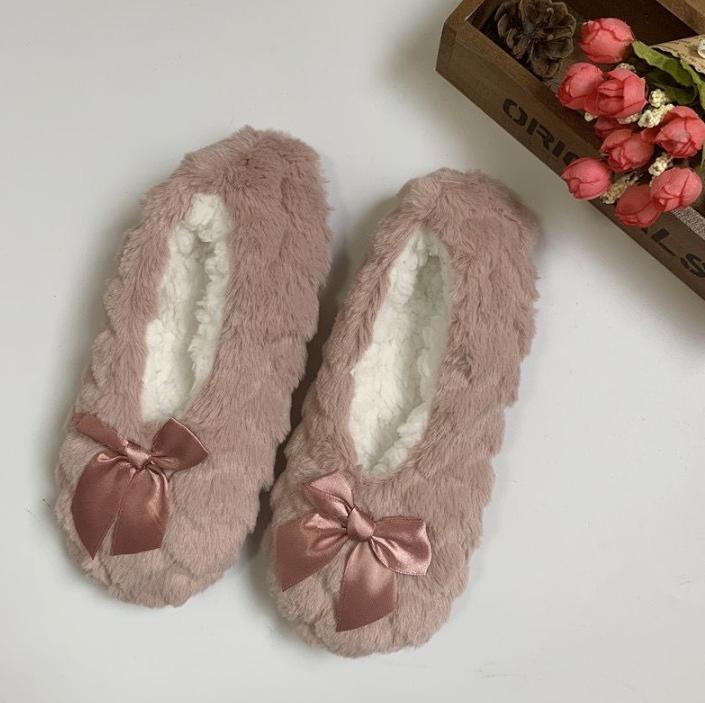 Innendørs koselige, pustende varme tøfler, myk fuskepels myk såle barfotfølelse, sklisikre plysjfôrede gulvsko