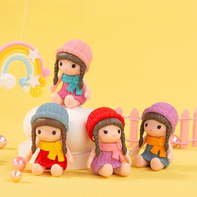 Mikro Manzara Dekorasyonu Sevimli Karikatür Bebek Kız Dört Renkli Şapka Doğum Günü Hediyesi Küçük Süsler