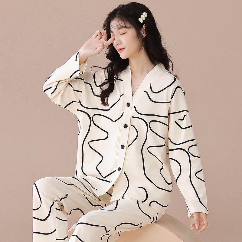 Autumn V-Neck Women's Pajamas Set: Cute Long-Sleeve, Plus-Size Homewear for Spring/Autumn.