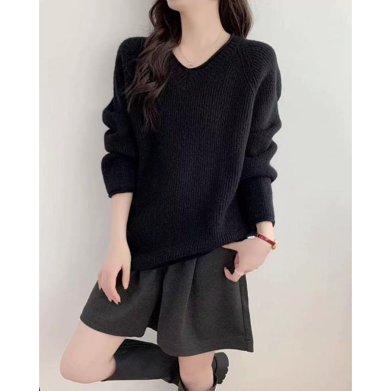 Autumn and winter new V-neck knitted sweater top women's soft waxy solid color versatile good-looking and thin pullover sweater
