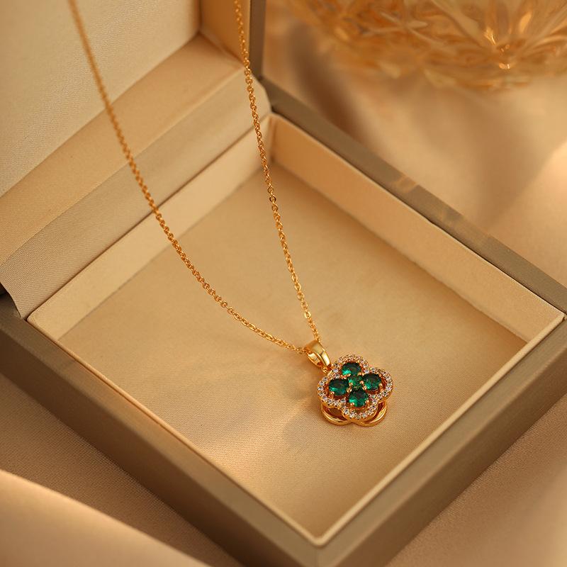 Rotating Four-Leaf Clover Emerald Necklace For Women Minimalist Luxury Delicate Pendant Collarbone Chain