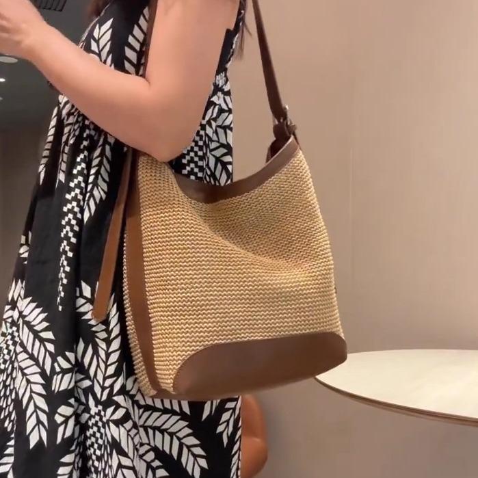 Seaside Casual Woven Bucket Bag Women'S Summer Super Fire Large Capacity Straw Woven Tote Armpit Bag