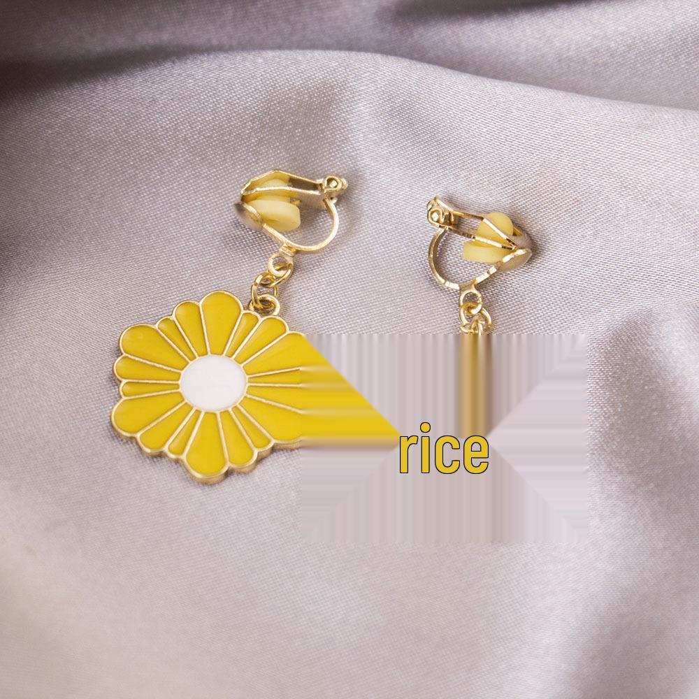 Elegant Clip-On Triangle Earrings for Non-Pierced Ears - Versatile, Light Luxury for Everyday Wear.