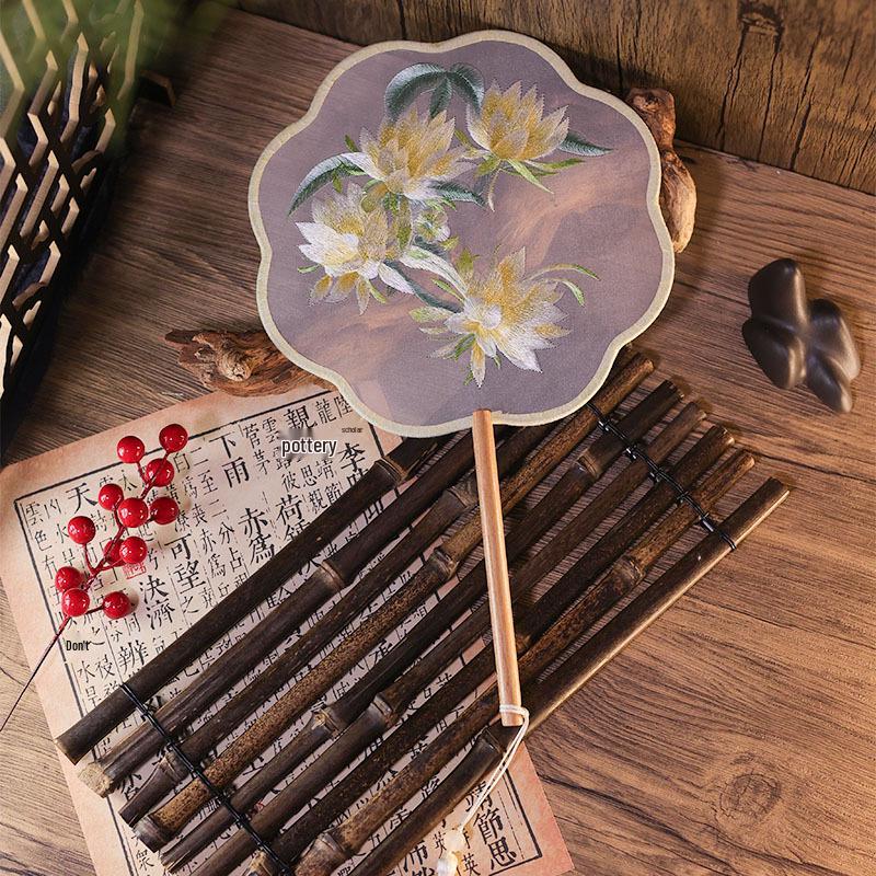 

Double-Sided Suzhou Embroidery Round Fan - Ancient Style