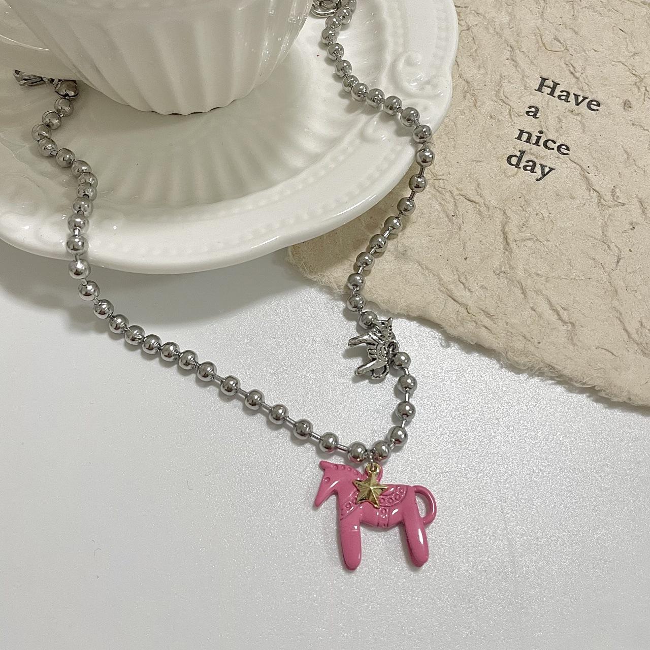 

Minar забавные белые, черные, розовые, красные эмалевые ожерелья с подвеской в виде лошади для женщин, посеребренные сплавные бусины, цепочка-чокер 1PCS красный