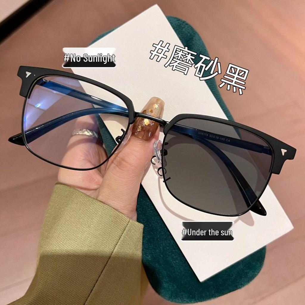 Retro Black Half-Frame Photochromic Myopia Glasses with Large Frames and Anti-Blue Light Feature