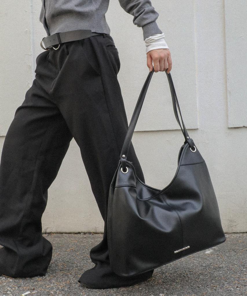 Iugamakaras Essential Hobo Shoulder Bag (Black)