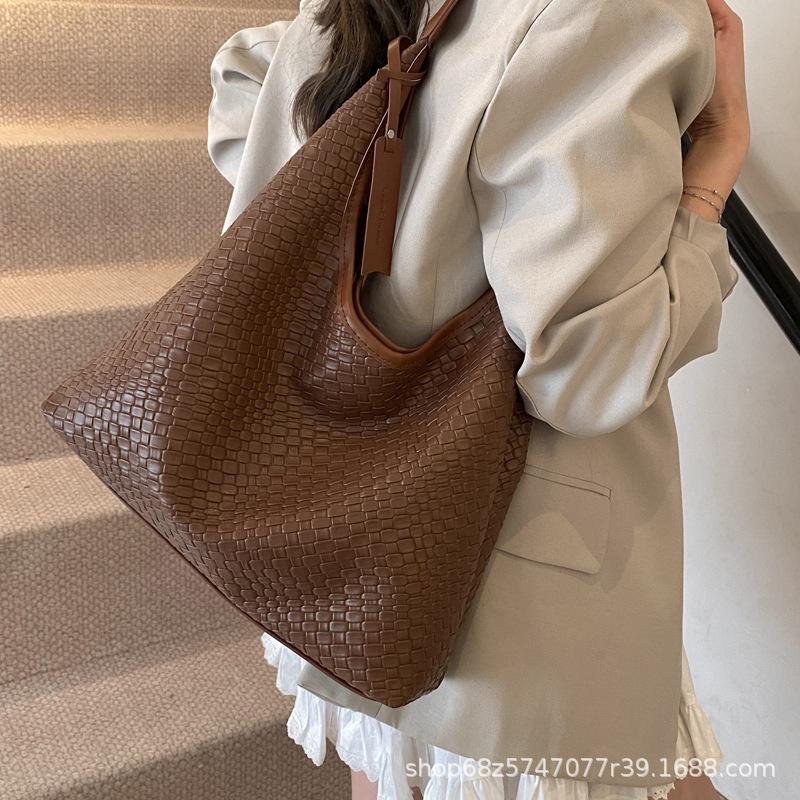 Soft Leather Underarm Bag Woven Pattern Vegetable Basket Bag Fashionable Foreign Style High-end Large-capacity Texture Commuter Tote Bag