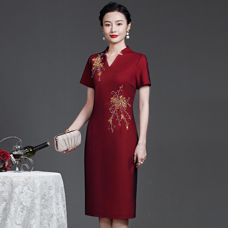 2023 Autumn Elegant Embroidered Qipao Dress for Middle-Aged and Elderly - Perfect for Weddings and Formal Events